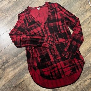 Wilfred Long Sleeve top. Abstract plaid pattern. Tunic length. Size M.